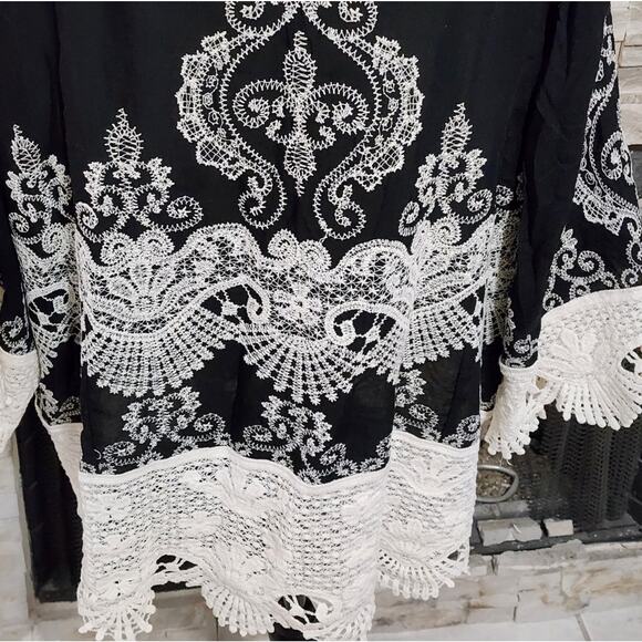 Solitaire Black And Cream Crocheted Lace Kimono Jacket Plus Size 2X New - Picture 7 of 8